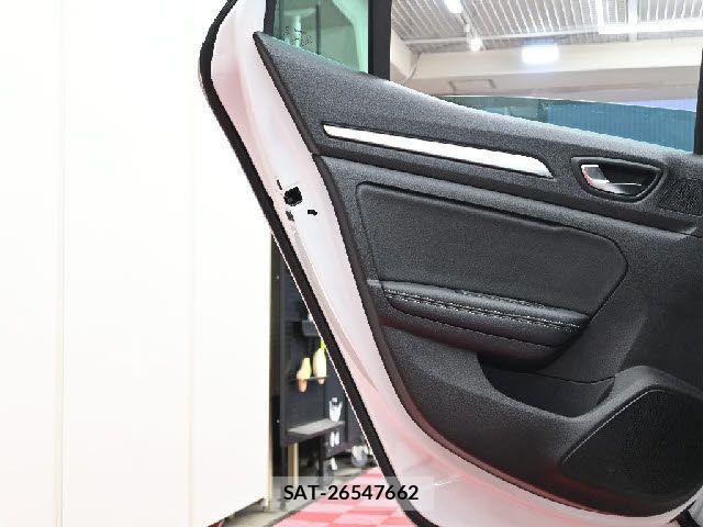 Renault MEGANE 2022-05 8628656-24