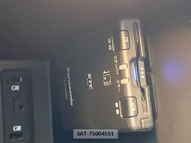 Renault MEGANE 2018-11 8661278-6