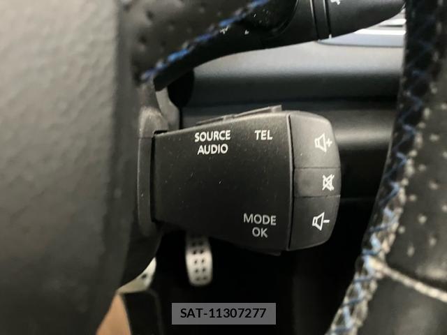 Renault MEGANE 2018-08 8781844-12