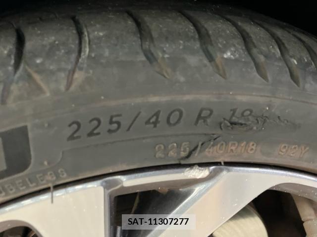 Renault MEGANE 2018-08 8781844-17