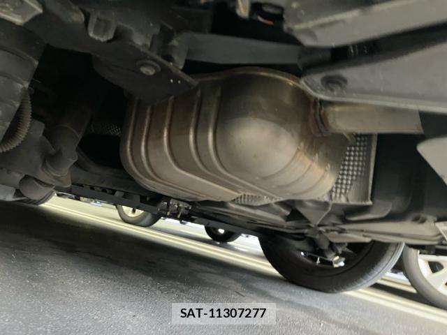 Renault MEGANE 2018-08 8781844-22