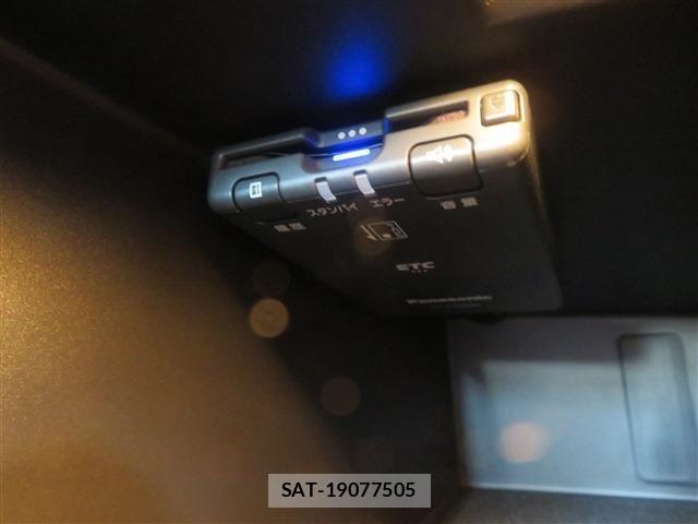 Renault MEGANE 2021-10 8881852-18