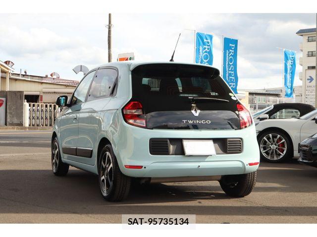 Renault TWINGO 2018-03 7727901-7