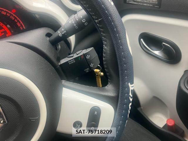 Renault TWINGO 2019-08 7727912-13