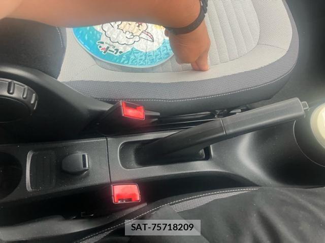 Renault TWINGO 2019-08 7727912-2