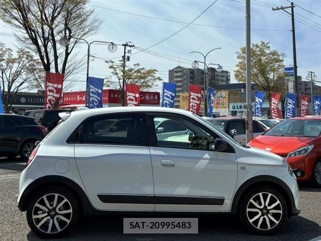 Renault TWINGO 2019-02 8037924-3