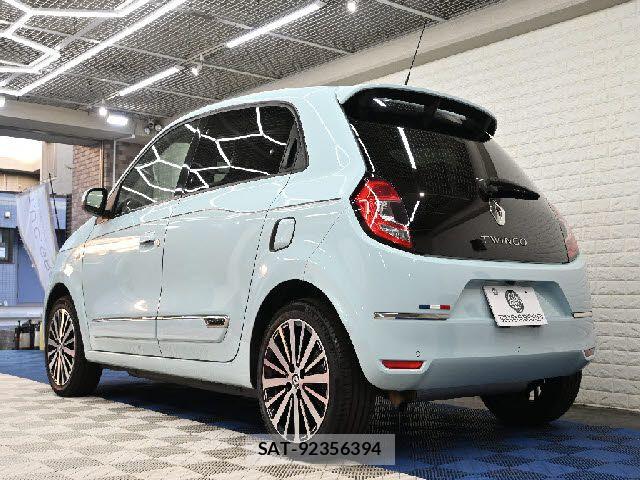 Renault TWINGO 2022-07 8132085-2
