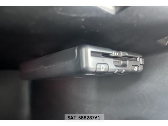 Renault TWINGO 2024-02 8209873-9