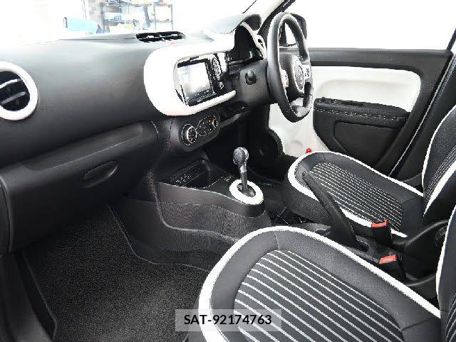 Renault TWINGO 2023-07 8209874-1