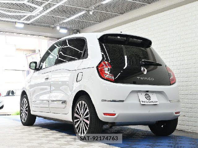 Renault TWINGO 2023-07 8209874-2