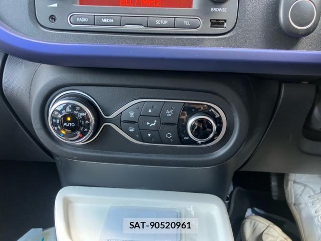 Renault TWINGO 2017-07 8372117-15
