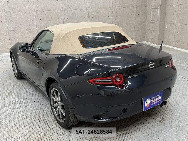 Mazda ROADSTER 2024-02 6017109-9