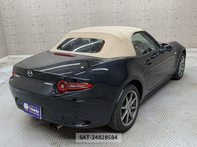 Mazda ROADSTER 2024-02 6017109-1