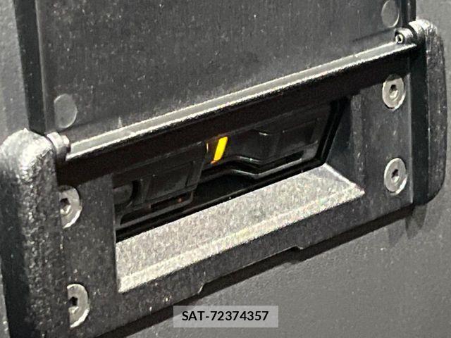 Mazda ROADSTER 2018-03 7021402-5