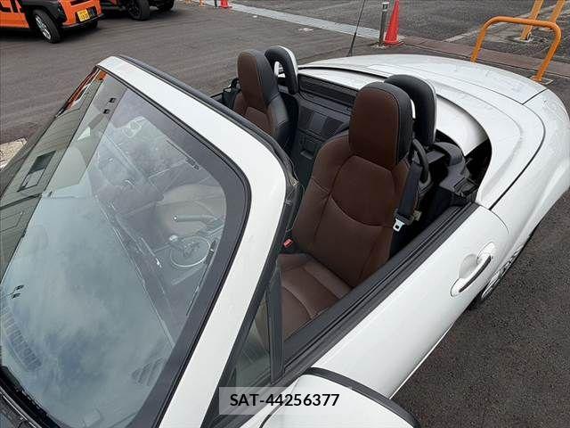 Mazda ROADSTER 2014-01 8037943-2