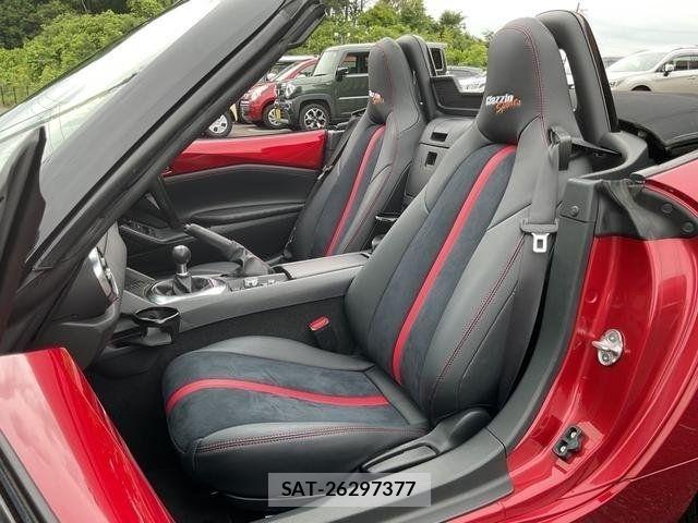 Mazda ROADSTER 2015-10 8037946-9