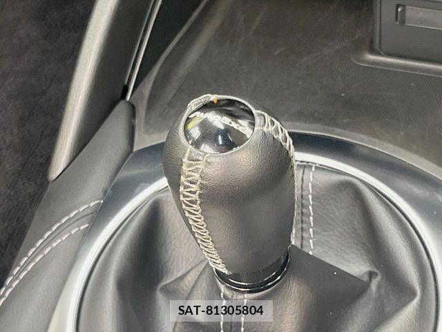 Mazda ROADSTER 2025-11 8101582-2