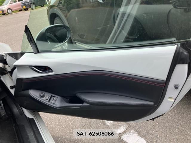 Mazda ROADSTER 2015-09 8101592-8