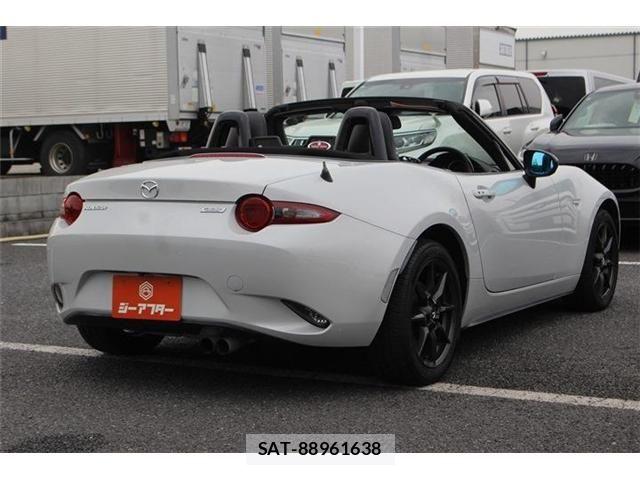 Mazda ROADSTER 2015-09 8101593-15