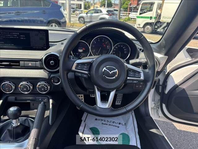 Mazda ROADSTER 2024-04 8209880-9