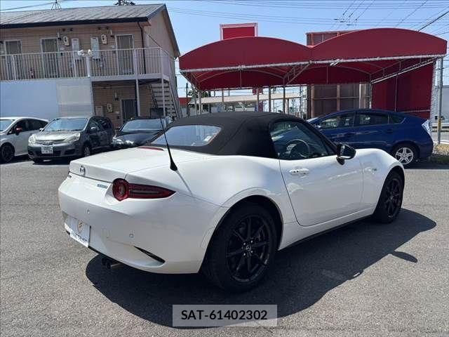 Mazda ROADSTER 2024-04 8209880-16