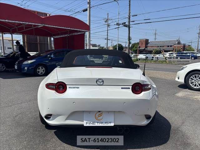 Mazda ROADSTER 2024-04 8209880-17