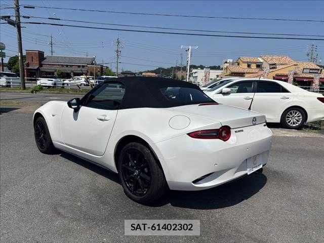 Mazda ROADSTER 2024-04 8209880-18