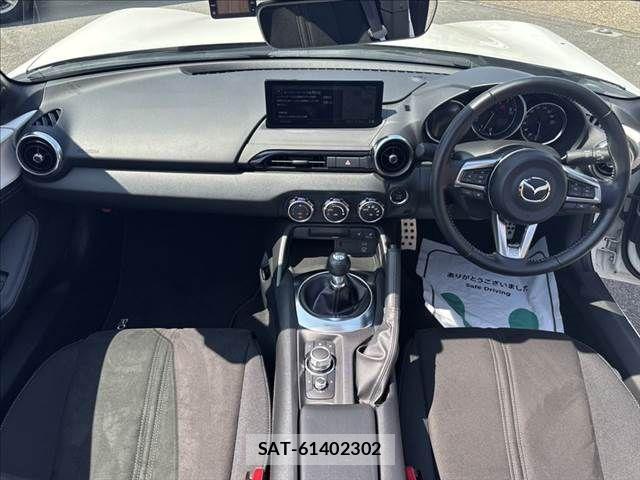 Mazda ROADSTER 2024-04 8209880-2