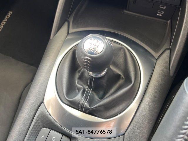 Mazda ROADSTER 2024-08 8209878-2