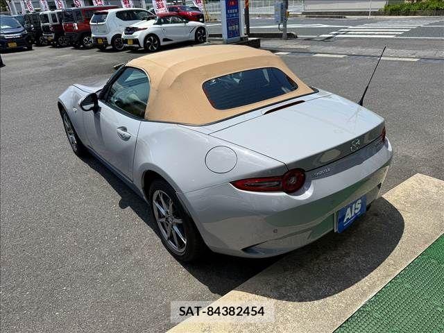 Mazda ROADSTER 2025-05 8246525-2