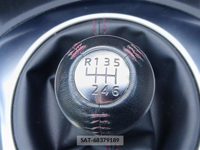 Mazda ROADSTER 2015-08 8246526-2