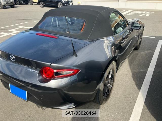 Mazda ROADSTER 2022-09 8246524-1