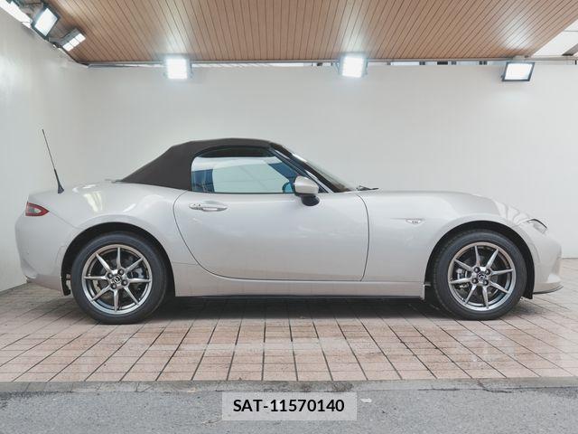 Mazda ROADSTER 2023-11 8355490-6
