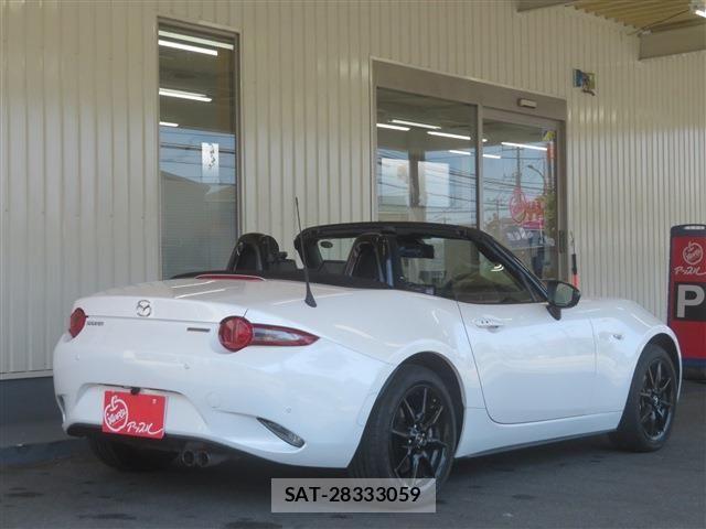 Mazda ROADSTER 2022-07 8368352-3