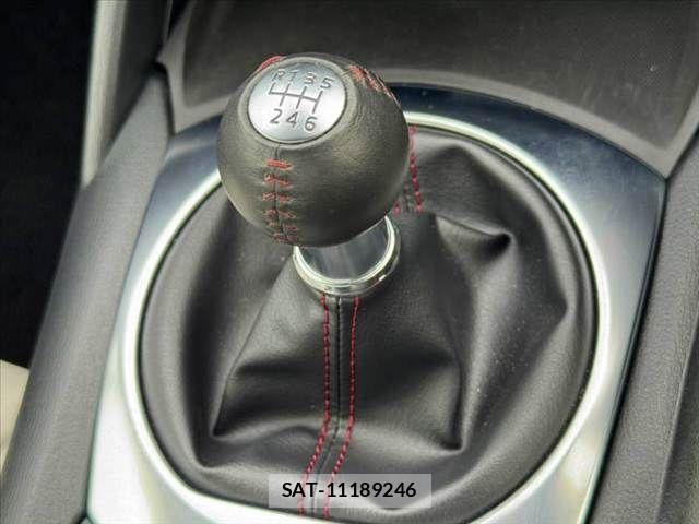 Mazda ROADSTER 2019-04 8661288-5