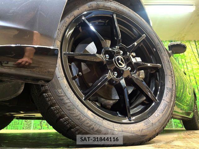 Mazda ROADSTER 2021-11 8831327-11
