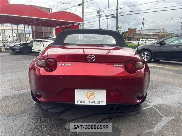 Mazda ROADSTER 2018-11 8850516-17