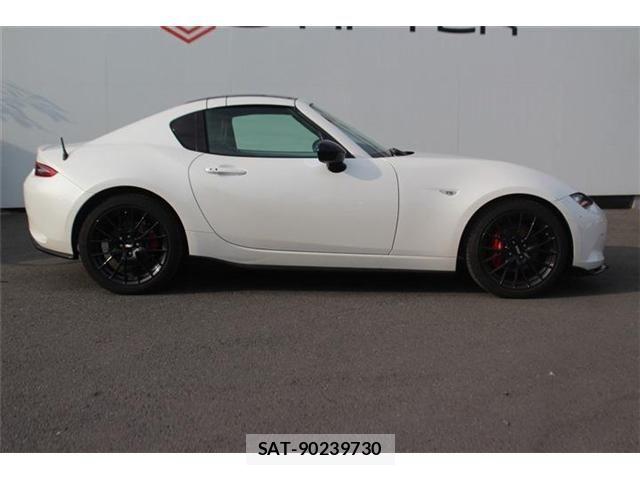 Mazda ROADSTER 2024-03 8209881-9