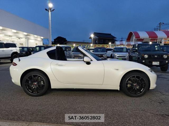 Mazda ROADSTER 2018-09 8881874-11