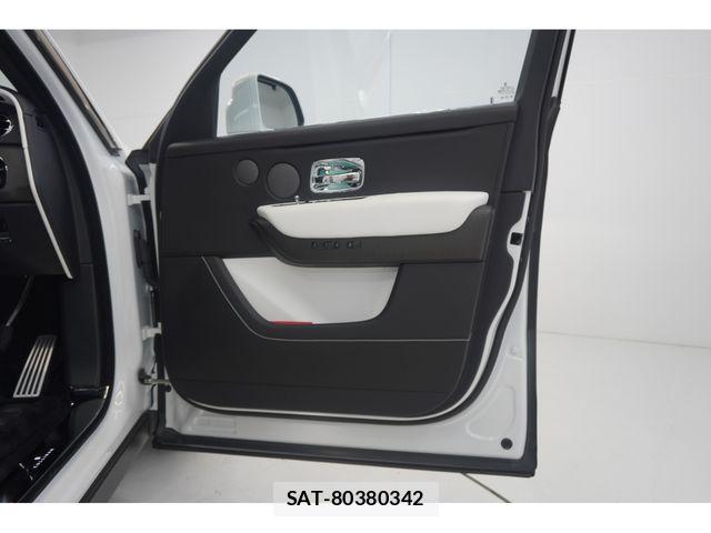 ROLLS-ROYCE CULLINAN 2022-05 7562751-26