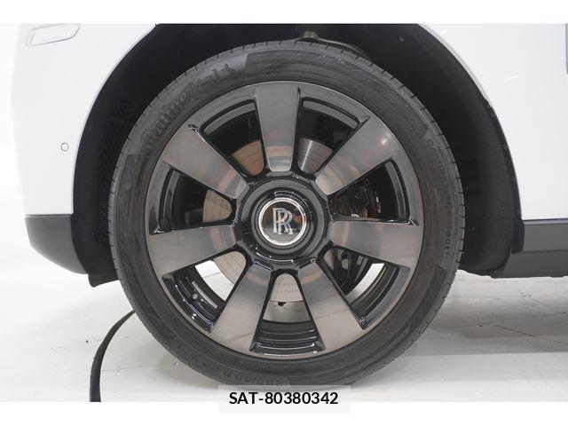 ROLLS-ROYCE CULLINAN 2022-05 7562751-8
