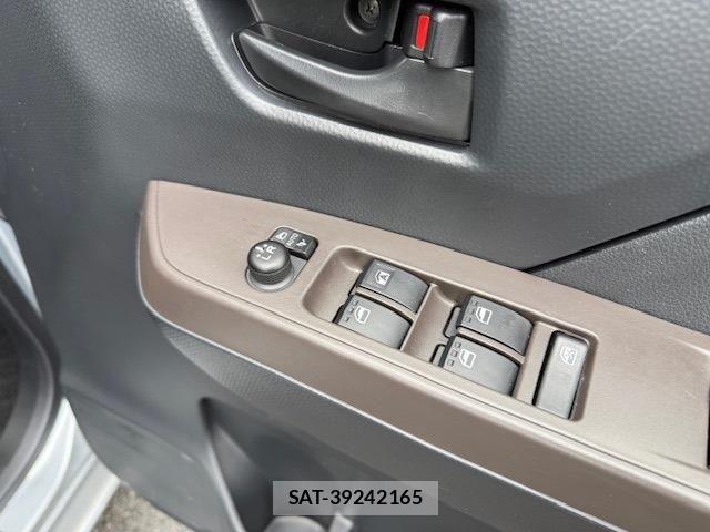 Toyota ROOMY 2023-04 501908-7
