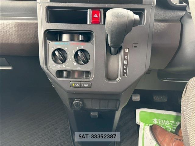 Toyota ROOMY 2021-08 4980572-16
