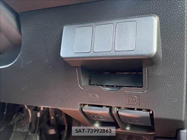 Toyota ROOMY 2017-04 5877297-19