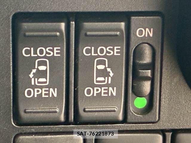 Toyota ROOMY 2017-01 5877205-4