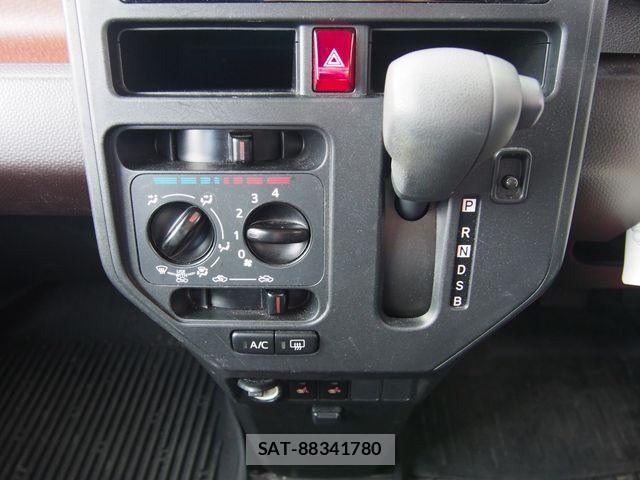 Toyota ROOMY 2017-07 6673441-11