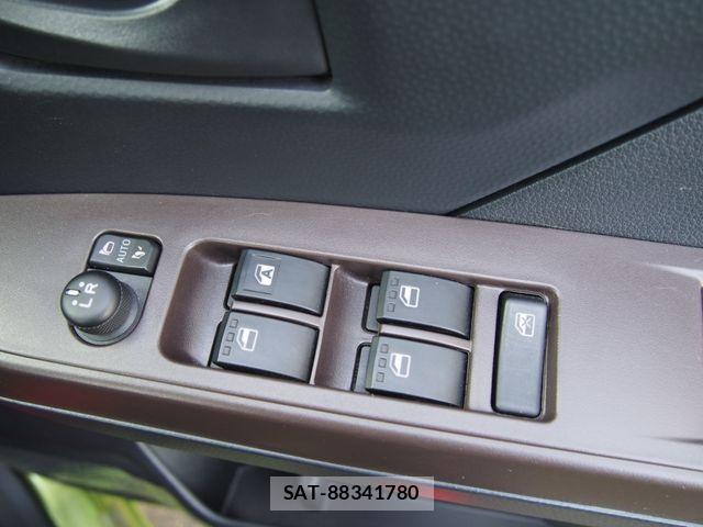 Toyota ROOMY 2017-07 6673441-15