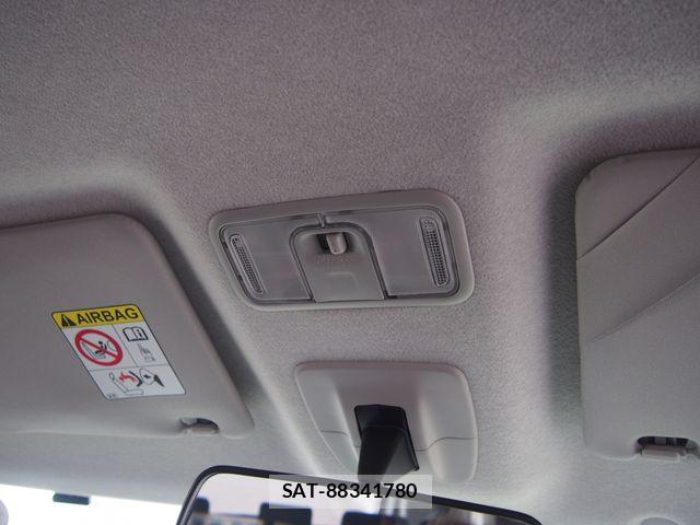 Toyota ROOMY 2017-07 6673441-16