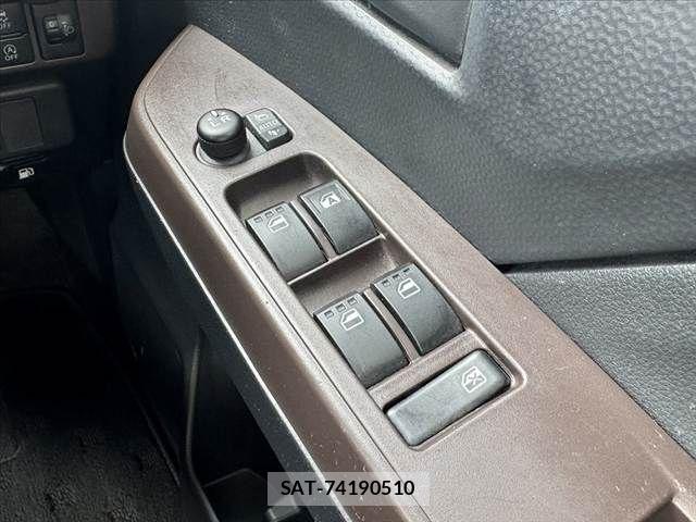 Toyota ROOMY 2019-04 6691219-29