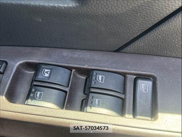 Toyota ROOMY 2017-12 6912123-26